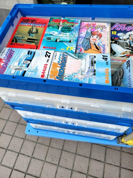 北九州市八幡西区にて、漫画本セット・車の雑誌ムック本などを出張買取しました。