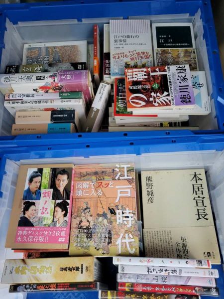 春日市にて、江戸時代に関する本やDVDを出張買取させて頂きました。