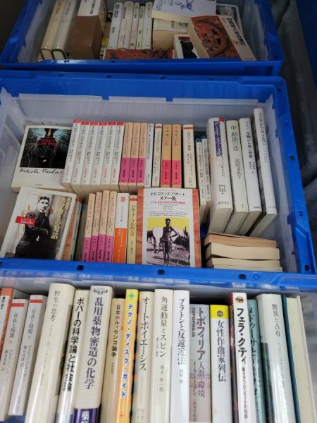 博多区と春日市にて、法律本や思想哲学書などを出張買取しました。