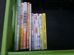 福岡市南区にて保育関連、人体解剖図などの本を買取させて頂きました。