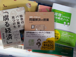 福岡市東区にて本棚の整理のお手伝いをさせて頂きました。