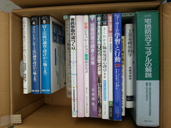 熊本市から土木や工学、マインドフルネスなどの心理学専門書をお持ち込み下さりました。