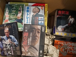 北九州市若松区より武道・武術、ヨーガ、自己啓発、ムックなどの本・DVDを宅配買取