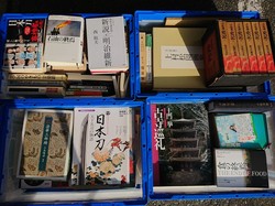 福岡市中央区にて美術や日本刀に関する本、単行本などを出張買取させて頂きました。