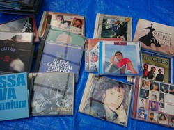 北九州市小倉北区にて、書籍/画集/漫画本/DVD/CD/ゲームを大量買取しました。