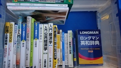 福岡市東区にて、経済学/参考書/写真集などの古本出張買取をさせて頂きました。