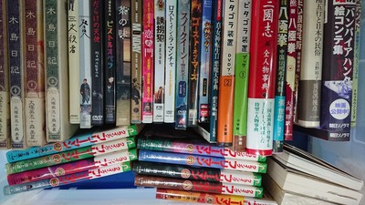 福岡市西区にて、設定資料・画集・イラスト集・DVDなどを出張買取しました。