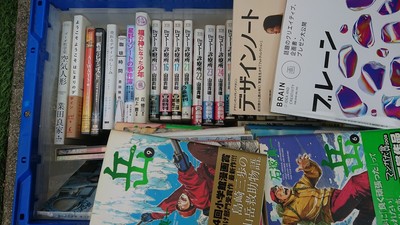 福岡市中央区にて、漫画本セット・活字単行本・デザイン関連・DVDなどを出張買取