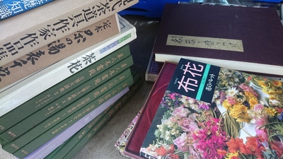 北九州市小倉北区にて、茶道・華道・手芸などの本を出張買取しました。