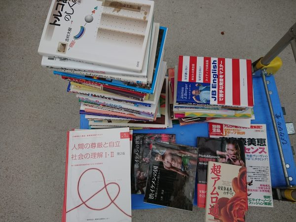 飯塚市にお住まいの方から英語やベトナム語などの語学の本、介護関係の本を買取サムネイル