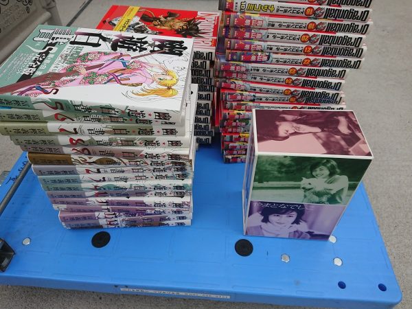 博多区にお住まいの方から、DVD-BOXと完全版コミックセットを買取させて頂きました。サムネイル