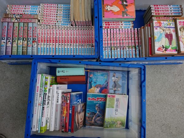 福岡市東区にて、看護学・漫画本のセット・聖書・DVDなどを出張買取させて頂きました。サムネイル