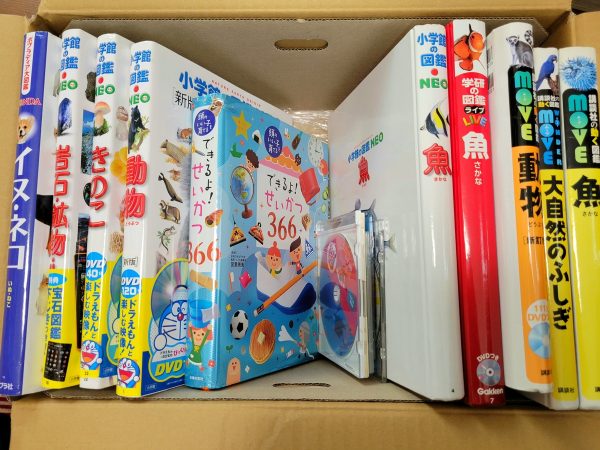 「小学館の図鑑NEO」などの児童書を、埼玉県志木市のお客様から宅配買取サムネイル